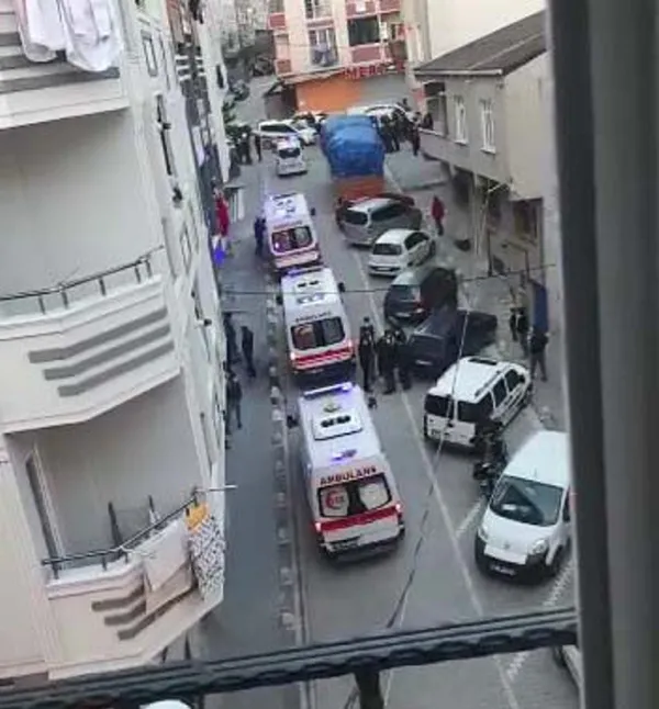 istanbulda-dehset-anlari-baltali-kavga-kamerada-1617084117604.jpg