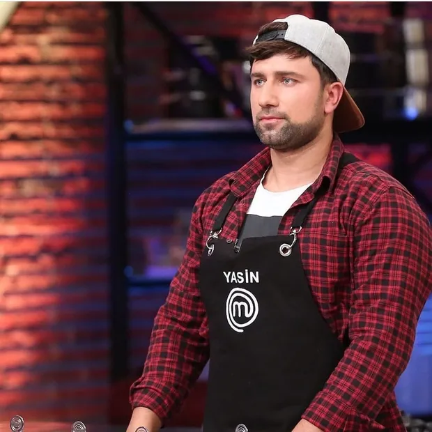 Yemekteyiz yetmedi Masterchef'e katıldı o da yetmedi Survivor! Oradan oraya gezen Yasin Obuz'dan 'Olmaz olsun' dedirten rezillik-3