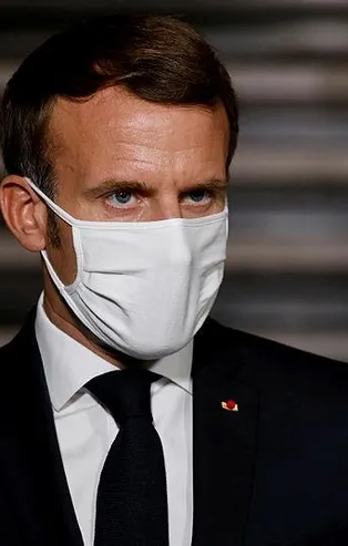 Macron haddini aşıyor! Hz. Muhammed'e hakaret karikatürleri devlet binalarına yansıtıldı