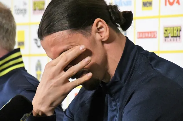 Türk muhabirin sorusu 39 yaşındaki yıldız futbolcu Zlatan İbrahimovic'i ağlattı: Futbol için yaşımı çok genç görüyorum