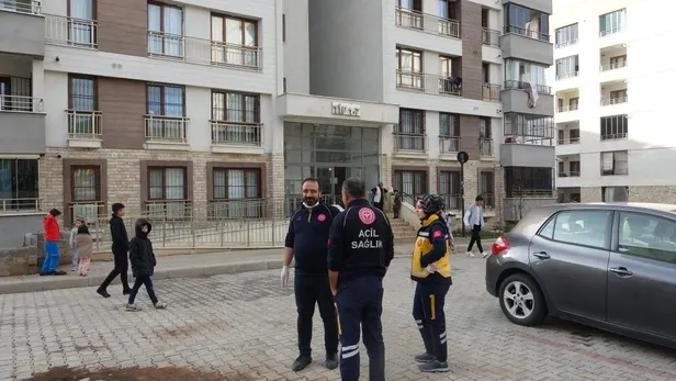 Diyarbakır'da cinnet anları: Ailesine kızdı evi yaktı-4