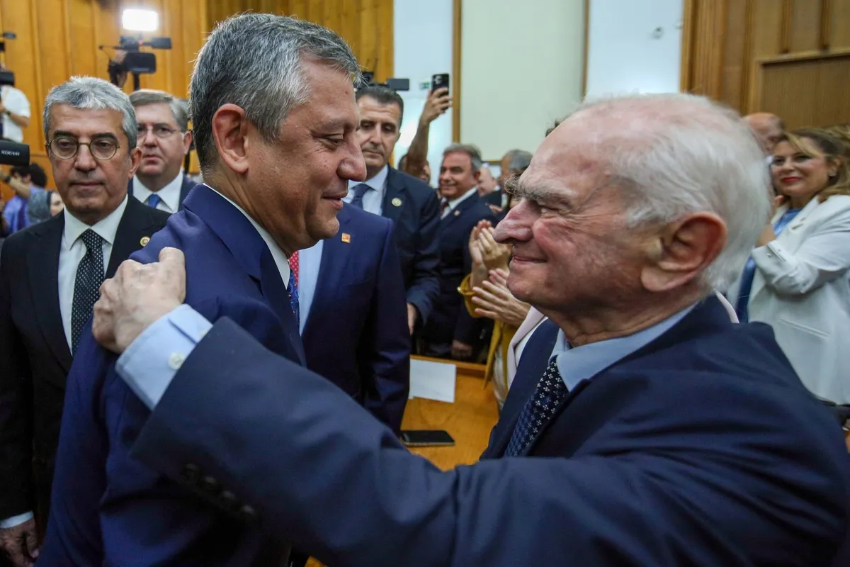 chpyi-bolemeden-bolunduler-imamoglu-bastiriyor-ozel-kayyuma-bel-bagliyor-masadaki-plani-takvim-acikliyor-1782211646892.jpeg CHP'yi bölemeden bölündüler! İmamoğlu bastırıyor Özel "kayyuma" bel bağlıyor | Masadaki planı TAKVİM açıklıyor-7