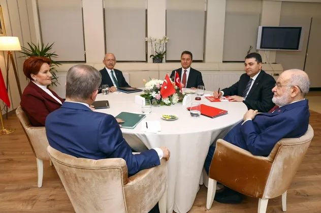6'lı masada yeni kopmalar olacak mı? Babacan masayı dağıttı mı? Kılıçdaroğlu ve İmamoğlu kavgasında son perde...