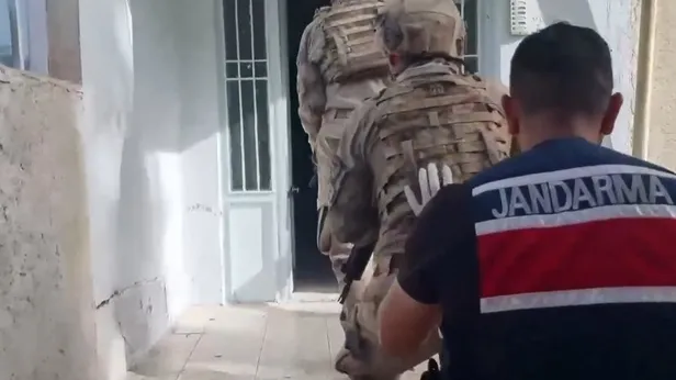 Zehir tacirlerine NARKOÇELİK-16 darbesi! 366 gözaltı... 700 kg uyuşturucu madde ve 13 bin adet hap ele geçirildi