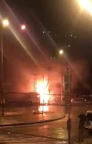 Bursa'da 2 katlı mobilya mağazasında yangın!