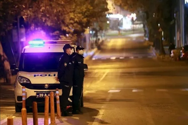 icisleri-bakanligindan-ek-gelenge-sokaga-cikma-kisitlamasindan-kimler-muaf-arac-muayenesine-gidenler-1610724462457.jpeg Son dakika: Hafta sonu kısıtlaması başladı! Sokağa çıkma kısıtlamasından kimler muaf? Nereler açık?-4