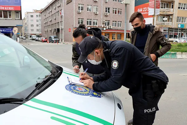 son-dakika-icisleri-bakanligi-kismi-kapanma-surecinde-3787-kisiye-idari-islem-uyguladi-1618757511882.jpg Son dakika! İçişleri Bakanlığı kısmi kapanma sürecinde 3.787 kişiye idari işlem uyguladı-6