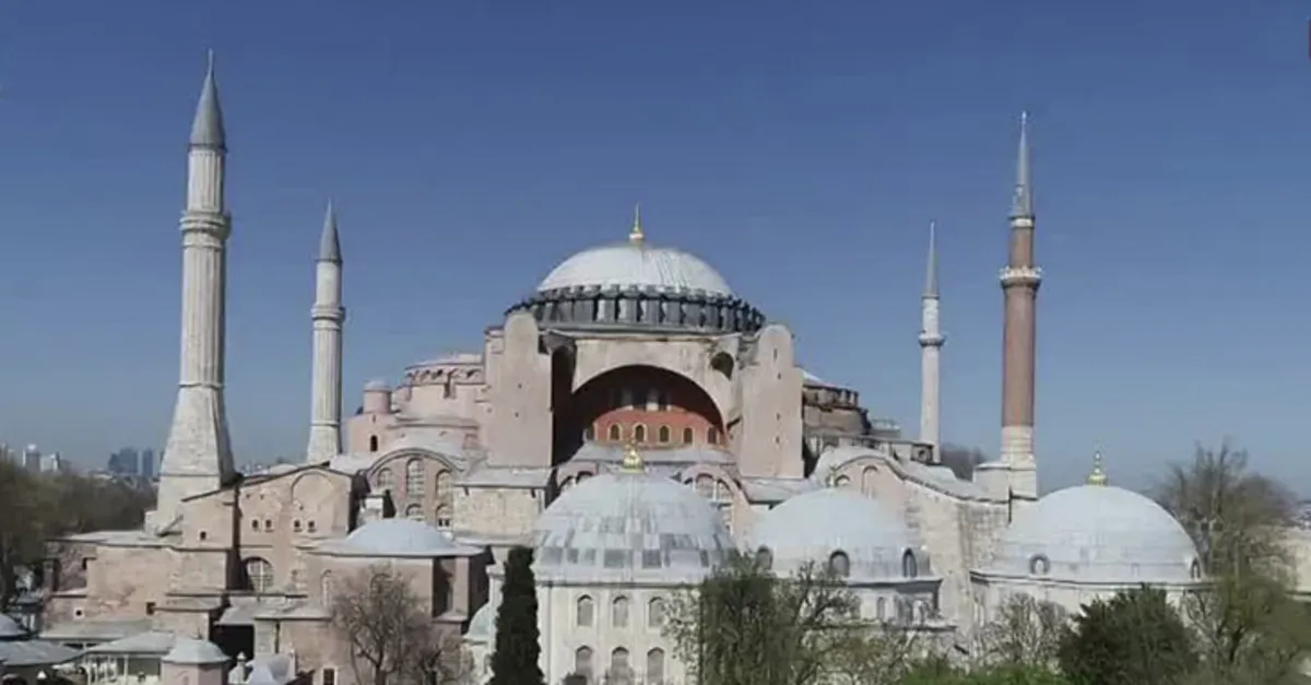 Ünlü piyanist Tuluyhan Uğurlu Ayasofya eserini A Haber için özel olarak çaldı