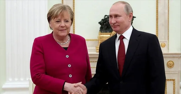 Son dakika: Putin ve Merkel'den kritik Libya görüşmesi