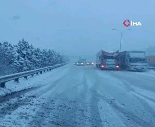 son-dakika-tem-savas-alanina-dondu-kaza-ani-saniye-saniye-kaydedildi-1613558256997.jpg SON DAKİKA: TEM savaş alanına döndü! Kaza anı saniye saniye kaydedildi-4