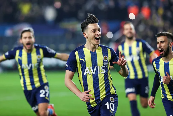 ozel-haber-i-derbide-mesut-ozil-maca-cikacak-mi-1646488722278.jpg