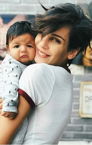 Kaytan bıyıklı Alex