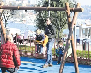 Baba-oğul park keyfi