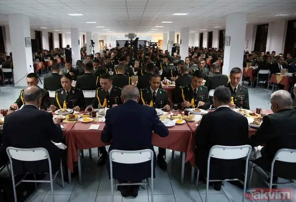 Başkan Erdoğan, Milli Savunma Üniversitesi öğrencileriyle iftar yaptı - 6