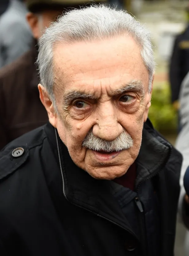 aydemir-akbas-son-dakika-aydemir-akbas-saglik-durumu-nasil-ne-oldu-aydemir-akbas-kimdir-kac-yasinda-nereli-1682514979580.jpg Aydemir Akbaş son dakika! Aydemir Akbaş sağlık durumu nasıl, ne oldu? Kolpaçino’nun Sabri abisinden güzel haber!-6