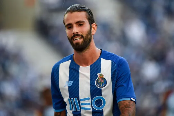 jorge-jesusun-istedigi-sergio-oliveira-galatasaray-ile-imzalayacak-1657273399053.jpg Jorge Jesus'un istediği Sergio Oliveira Galatasaray ile imzalayacak!-4