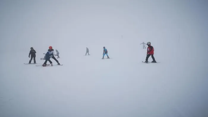 beklenen-kar-yagisi-basladi-vatandaslar-beyaz-ortuyle-uyandi-yollar-ulasima-kapandi-a-haber-muhabirleri-sahada-1702816631755.jpeg Beklenen kar yağışı başladı | Cadde ve sokaklar beyaza büründü yollar ulaşıma kapandı! A Haber muhabirleri sahada: İşte yurttan görüntüler-22