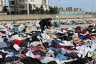 2 çocuğunu kaybeden gözü yaşlı baba çocuklarının enkazdan çıkarılan eşyalarında kalan kokularıyla teselli buldu