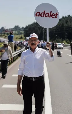 Pankartı Kılıçdaroğlu'nun eline FETÖ'cüler verdi!