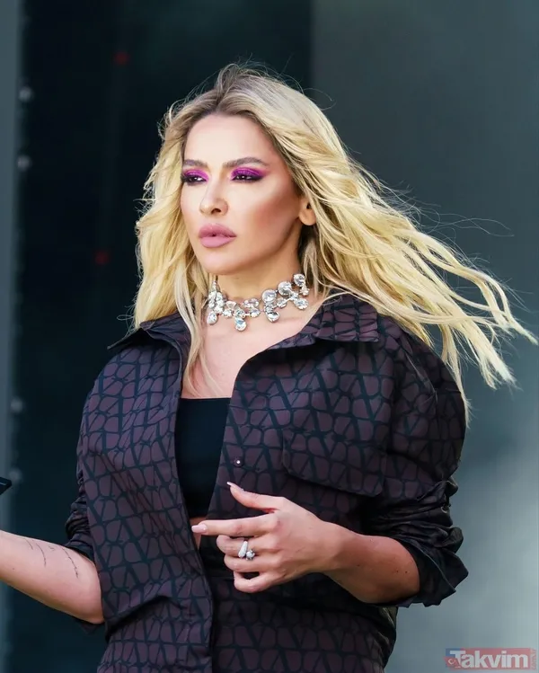 Hadise havlusunu ıslak tenine sarıp paylaştı! En cesur halini yayınlayan Hadise’den olay poz! “Vücudum, kalbim ve aklımla...” - 2