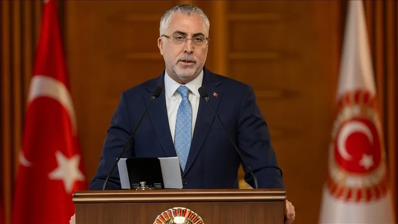 gencler-icin-uretim-zamani-bakan-isikhandan-guc-programi-aciklamasi-hedefimiz-nitelikli-ve-kalici-istihdam-1767733069041.jpeg Gençler için üretim zamanı! Bakan Işıkhan'dan "GÜÇ" programı açıklaması: "Hedefimiz nitelikli ve kalıcı istihdam"-6