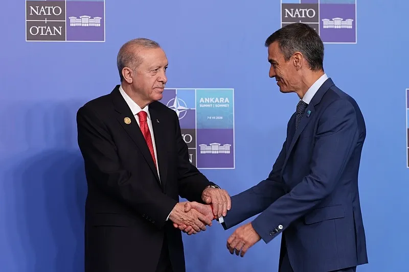 baskan-erdogandan-telefon-diplomasisi-once-rinkevics-sonra-sanchez-ile-gorustu-1784656375507.jpeg Başkan Erdoğan'dan diplomasi trafiği: Sanchez'e tebrik, Letonya'ya güvenlik mesajı! Gazze'deki Dünya Kupası sevinci vurgusu-2