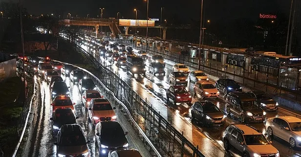İstanbul'da bayramın ilk günü trafik kilitlendi: Yoğunluk yüzde 71'e ulaştı