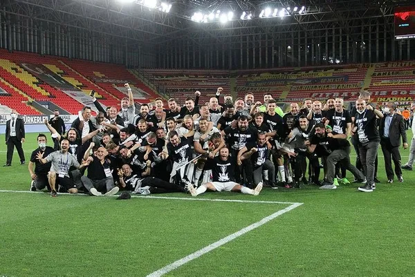 ciddi-bir-gelir-elde-ettiler-sampiyonlugunu-ilan-eden-besiktas-ne-kadar-para-kazanacak-1621110931840.jpeg Ciddi bir gelir elde ettiler: Şampiyonluğunu ilan eden Beşiktaş ne kadar para kazanacak?-3