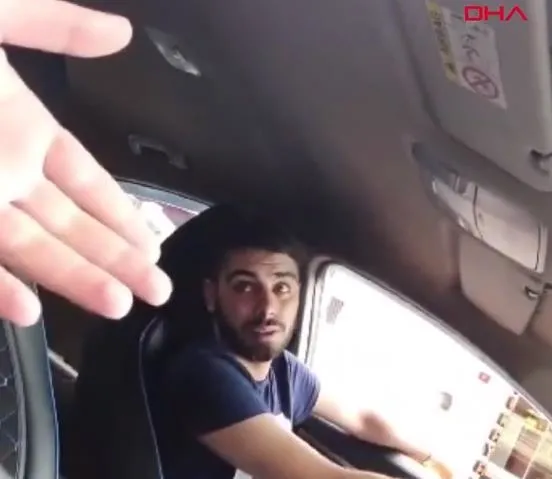 taksimde-kufur-ve-tehditler-savuran-taksici-gozaltina-alindi-eger-bu-arac-baglanirsa-benzin-dokup-yakarim-1691609564935.jpeg