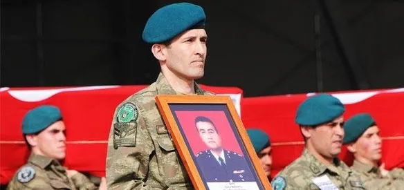 Afganistan'da NATO'ya bağlı Uluslararası Güvenlik Destek Gücü (ISAF) bünyesinde Kabil Bölge Komutanlığında görevli Türk askerlerini taşıyan helikopterin düşmesi sonucu 12 asker şehit oldu.