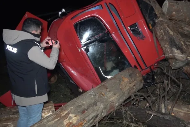 Kırıkkale'de feci kaza! Çarptığı pikabı biçen tır tarlaya uçtu: Ölü ve yaralılar var-2