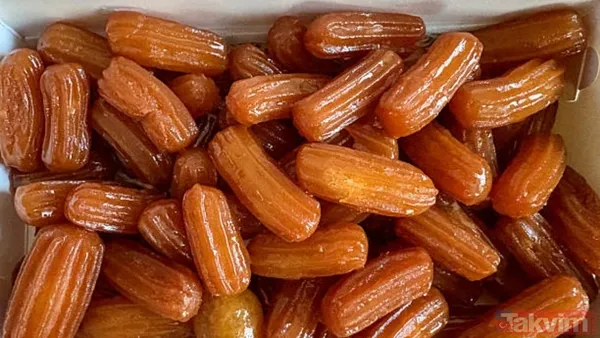 Hazırladığınız Hamuru Sıkma Torbasına Doldurun. Soğuk Sıvı Yağa, Tulumba Şekline Ve Yarım Parmak Boyunda Parçalar Sıkın.