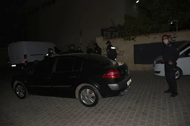 Kahraman bekçiler kaçan hırsızı yakaladı