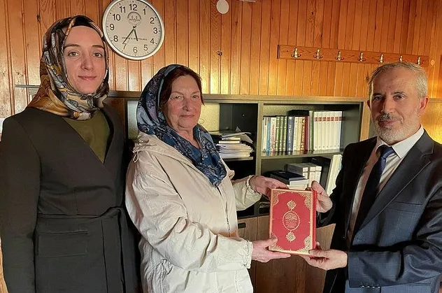 Hazreti Muhammed'in hayatından etkilenen 80 yaşındaki Bulgar kadın Müslüman oldu! "Fatma" adını aldı