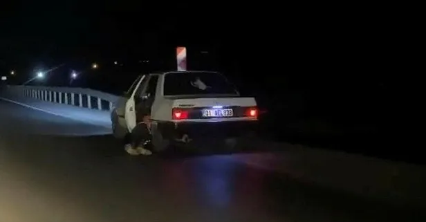 Adana'da şaşkına çeviren görüntü: Seyir halindeki araçta sürüklenerek gitti