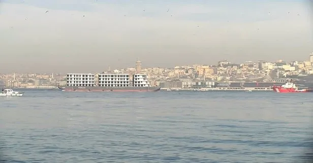İstanbul Boğazı’ndan apartman geçti! Gemiyi gören inanamadı