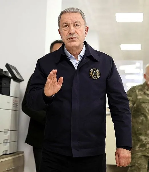 milli-savunma-bakani-hulusi-akardan-pence-kilit-operasyonu-aciklamasi-teroristler-yogun-zayiat-verdi-1650663283363.jpeg
