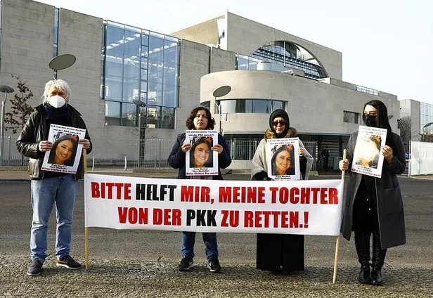 eli-kanli-teror-orgutu-pkk-almanyada-gencleri-ailelerinden-kopariyor-1614763968891.jpeg Eli kanlı terör örgütü PKK Almanya’da gençleri ailelerinden koparıyor-3