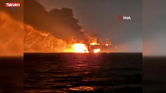 Kocaeli'de yanan gemi böyle görüntülendi