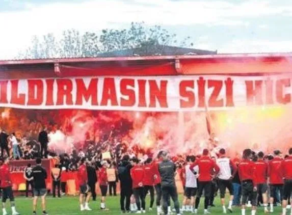 firtinadan-transfer-cikarmasi-bjelica-listeyi-verdi-yonetim-harekete-gecti-1683153588188.jpeg Fırtına’dan transfer çıkarması: Bjelica listeyi verdi yönetim harekete geçti!-10