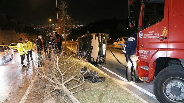 sakaryada-agaca-carpip-yan-yatan-otomobilin-sarhos-surucusu-sucu-yolculara-atti-1615846821402.jpg Sakarya'da ağaca çarpıp yan yatan otomobilin sarhoş sürücüsü, suçu yolculara attı-3