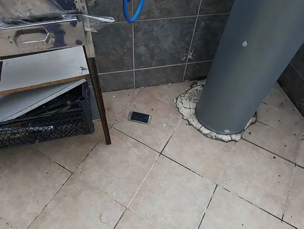 FETÖ şüphelileri, polisi görünce cep telefonlarını pencereden attı-3