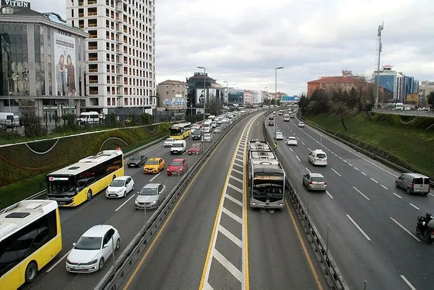 Son dakika: İstanbul'da trafiğe koronavirüs etkisi! Yoğunluk yüzde 47 olarak ölçüldü-1