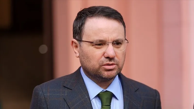 bakan-gurlek-a-habere-konustu-suca-suruklenen-cocuklara-cezalar-artiyor-somut-adimlar-atacagiz-1776368744704.jpeg Bakan Gürlek A Haber’e konuştu | Suça sürüklenen çocuklara cezalar artıyor: "Somut adımlar atacağız"-4