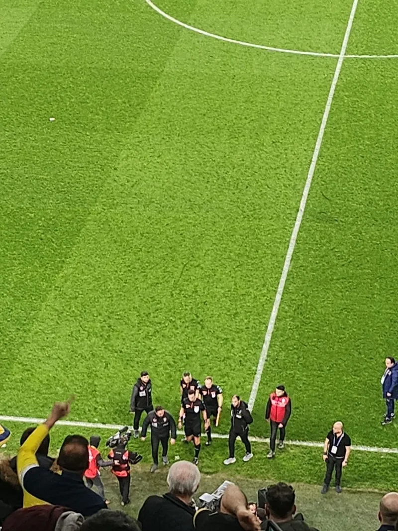 takvimcomtr-goruntuledi-fenerbahce-pendikspor-macinda-hakemlere-buyuk-tepki-erman-toroglundan-olay-sozler-1710090728456.jpeg