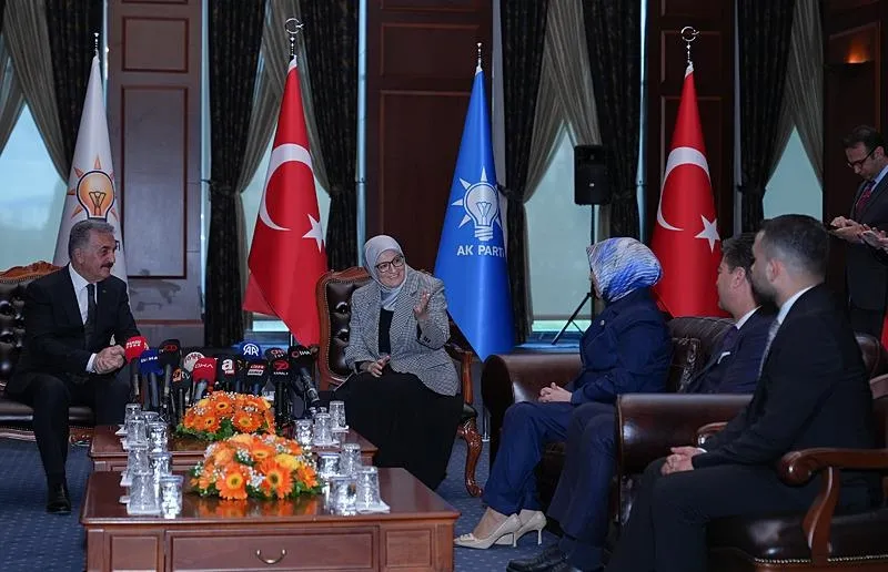 AK Parti Genel Merkezi'ni Ramazan Bayramı dolayısıyla MHP heyeti ziyaret etti. (AA)