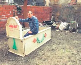 Emekli olamadı mezara girdi