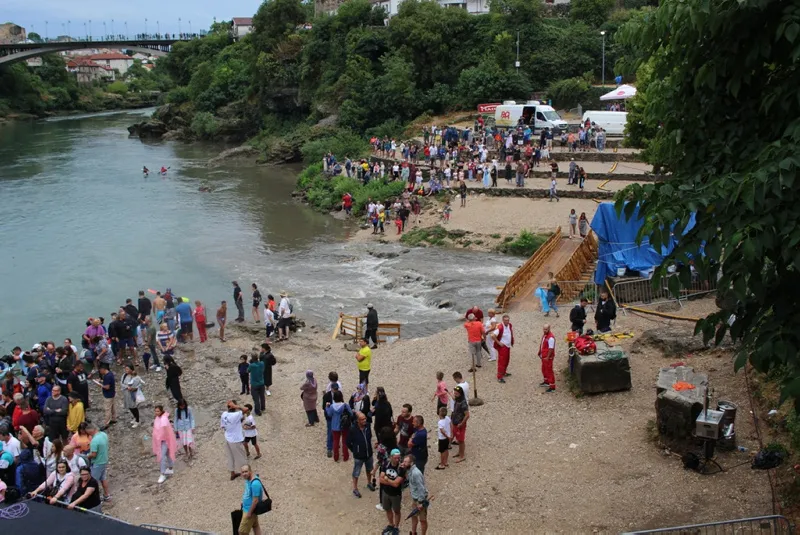  Bosna Hersek'teki Mostar Köprüsü'nde nefes kesen anlar!  - 4