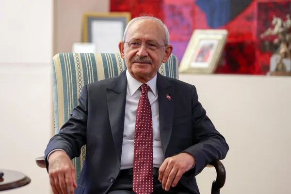 chpde-istanbul-savasi-kemal-kilicdaroglundan-mustafa-sarigul-hamlesi-ekrem-imamoglunun-zorlu-imtihani-1687499107152.jpg CHP'de İstanbul savaşı: Kemal Kılıçdaroğlu'ndan Mustafa Sarıgül hamlesi! Ekrem İmamoğlu'nun zorlu imtihanı-5