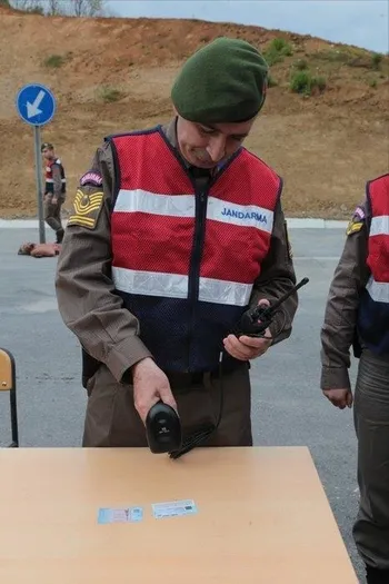 Jandarmadan "barkod okuyucu cihazlı" uygulama-5